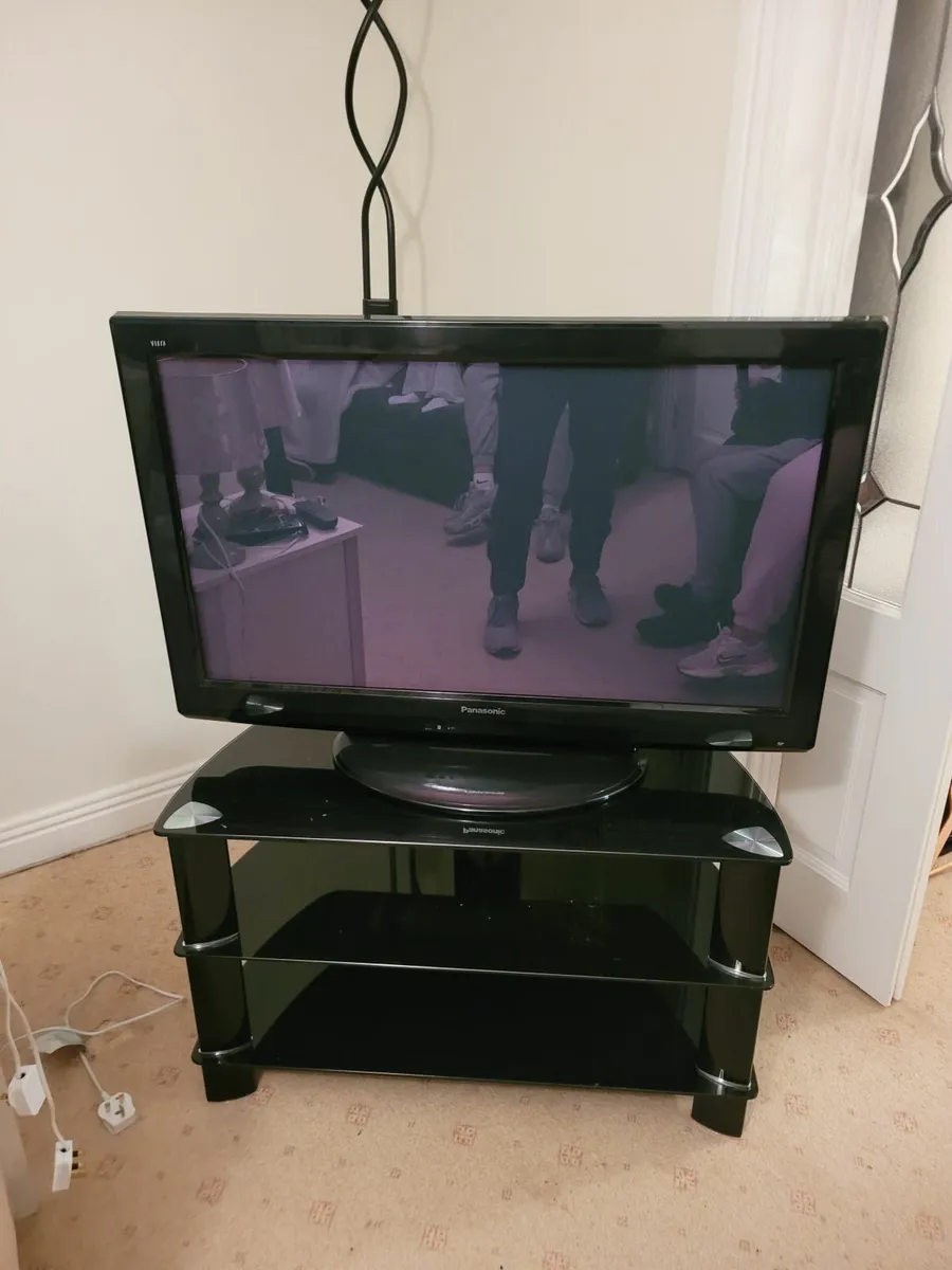 Pansonic tv and stand - Image 1