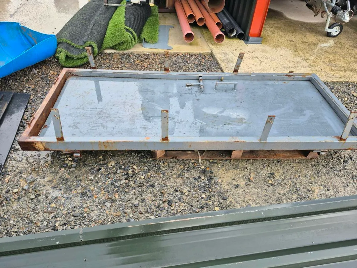 Steel door - Image 1