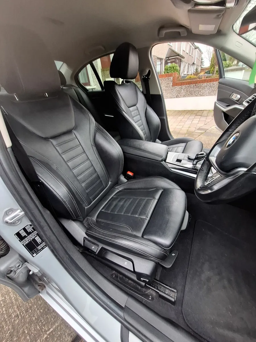 BMW 3-Series 2019 - Image 3