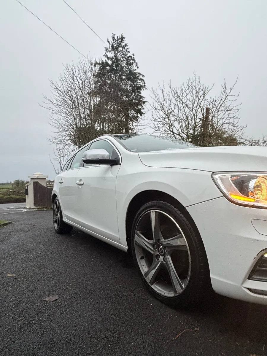 Volvo V60 R Design 1.6 Diesel - Image 2