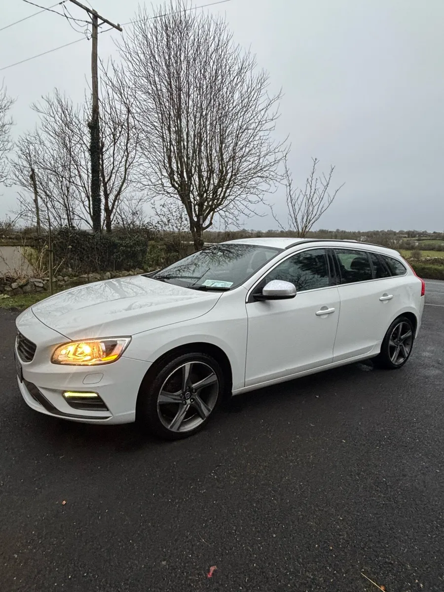 Volvo V60 R Design 1.6 Diesel - Image 4