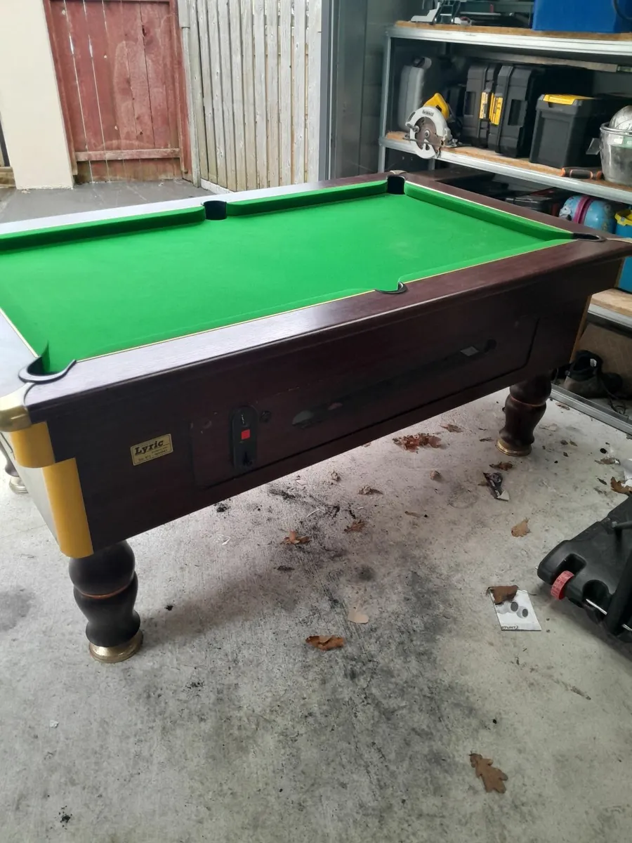Pool table - Image 1