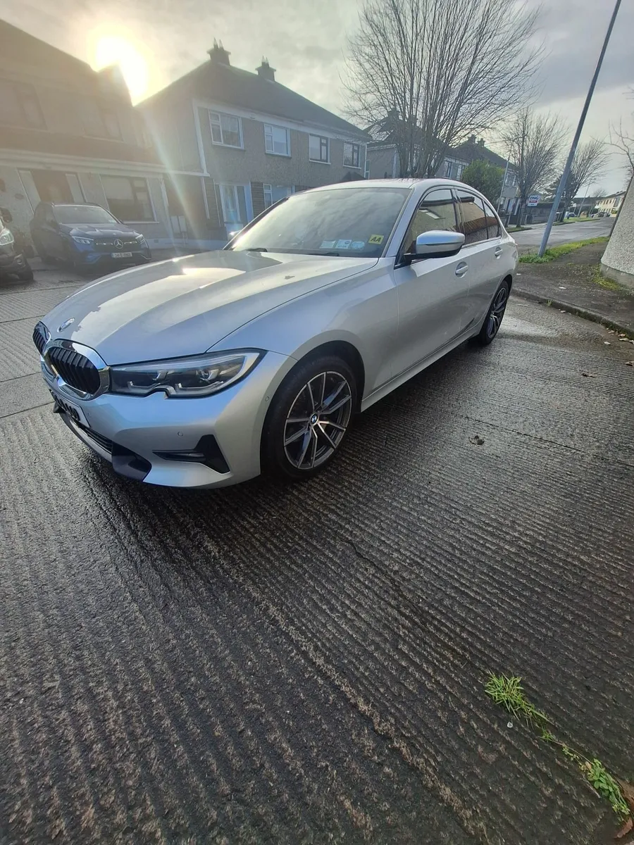 BMW 3-Series 2019 - Image 1