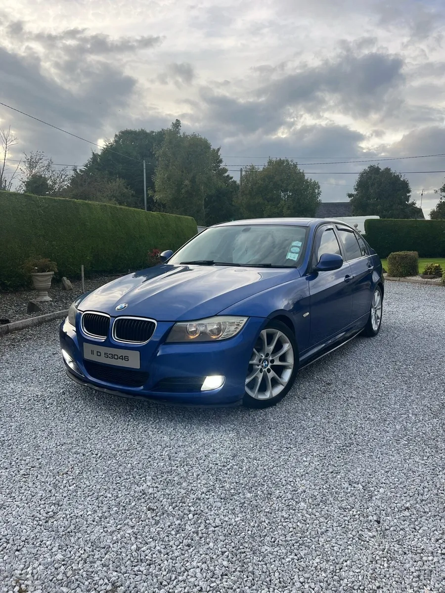 2011 320d BMW - Image 1