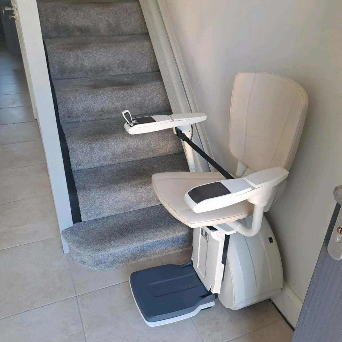 STAIRLIFT barely used - Image 1