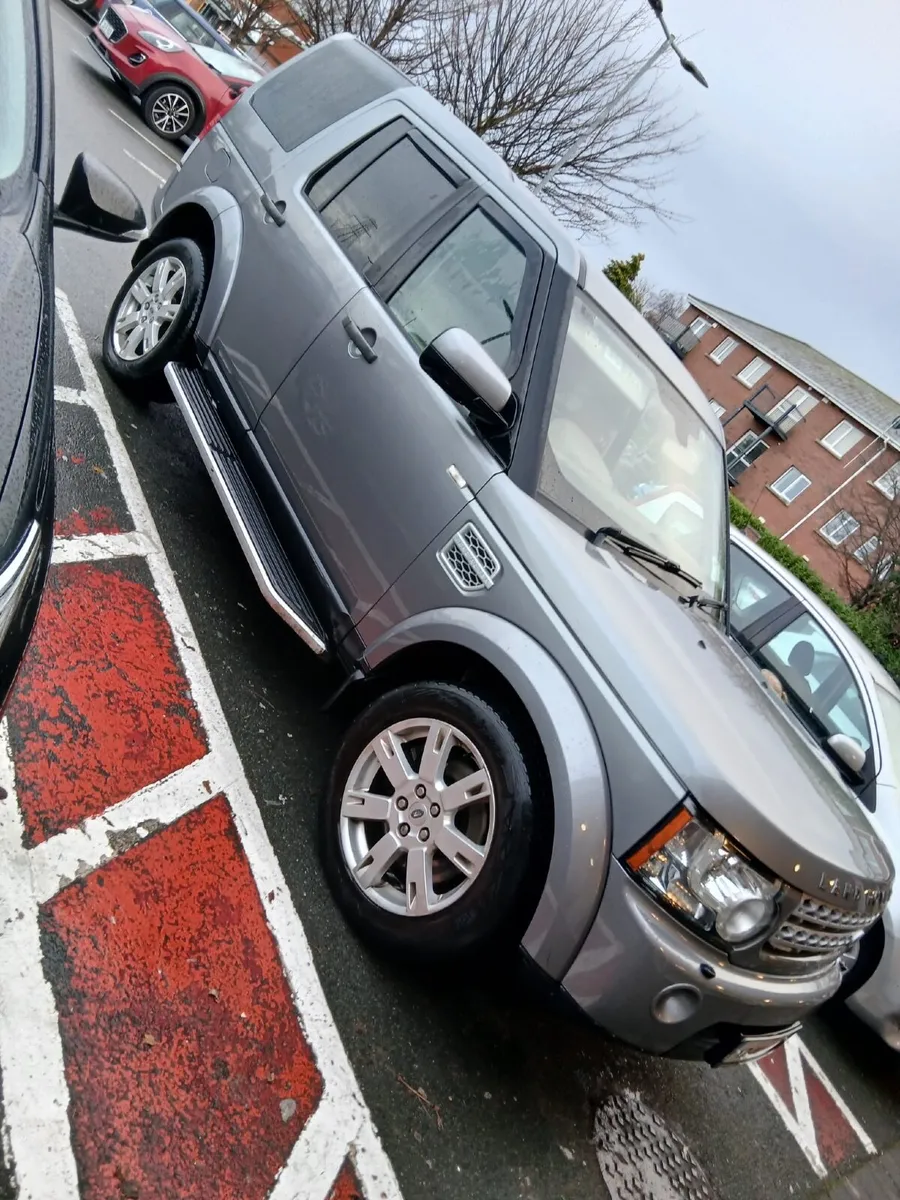 Land Rover Discovery 2012 - Image 1