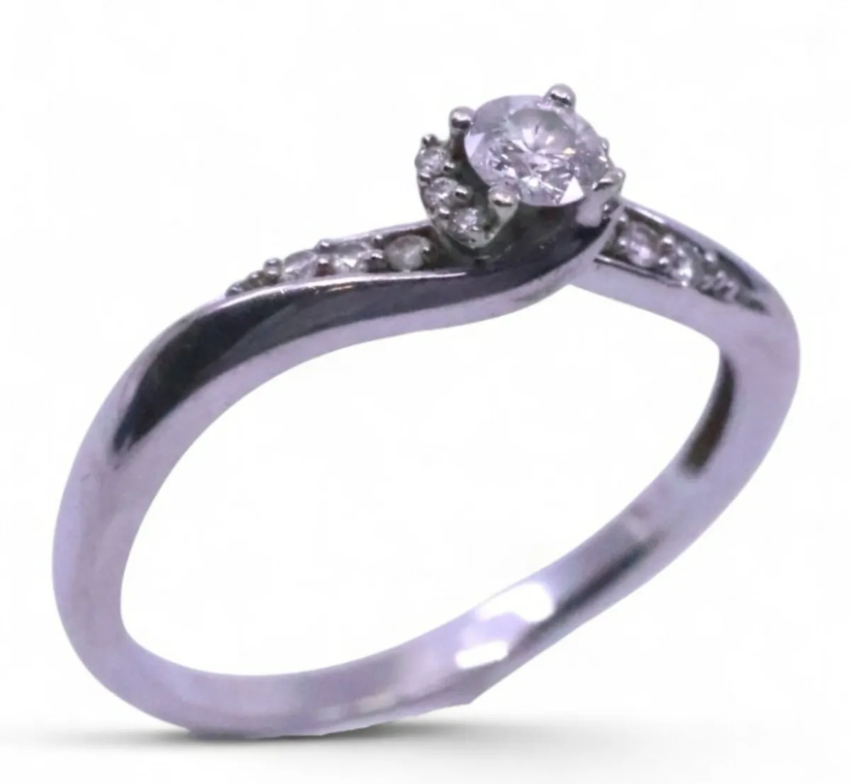 9k gold ring with natural diamonds - Image 1