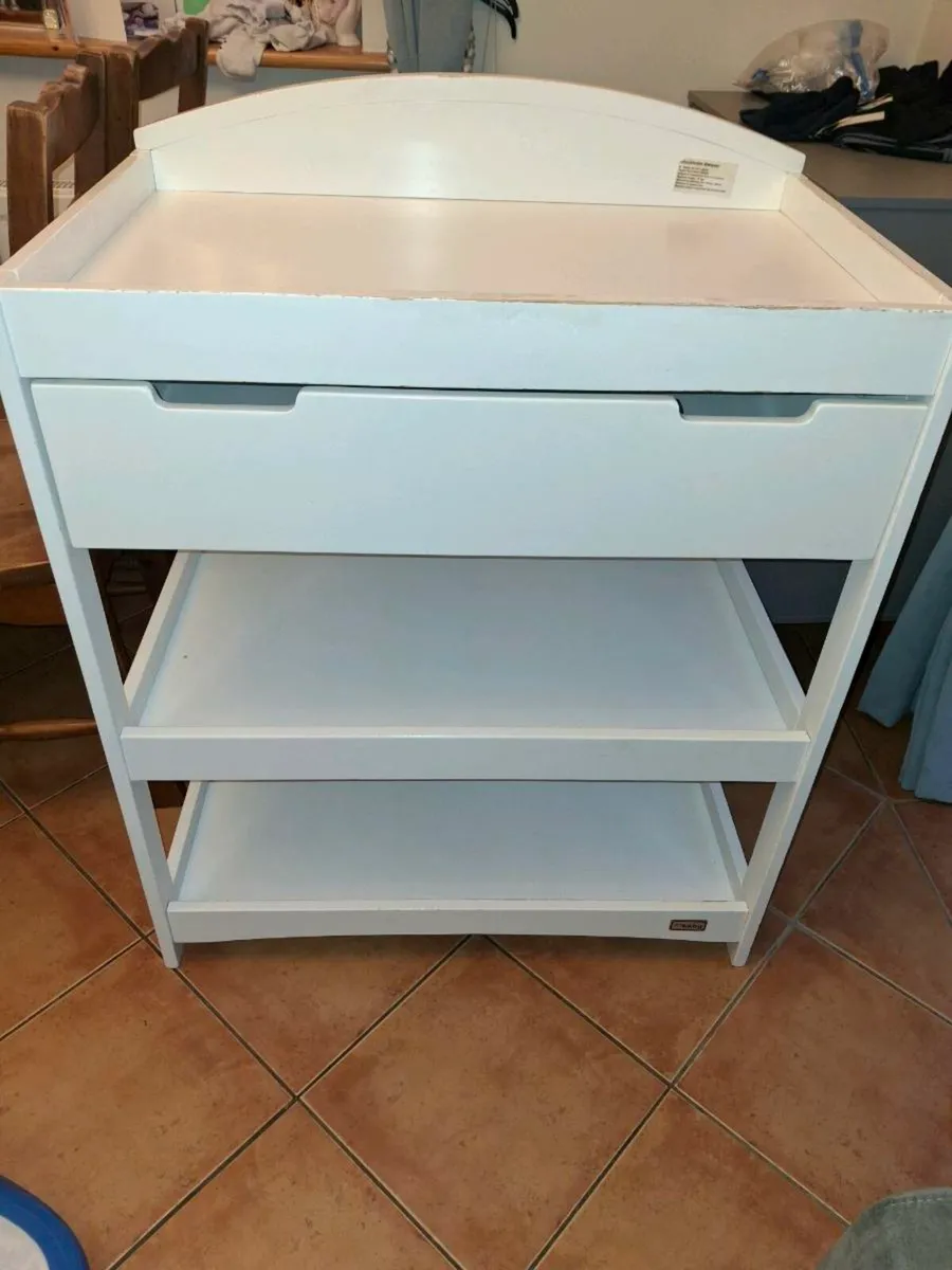 Wooden changing table - Image 2