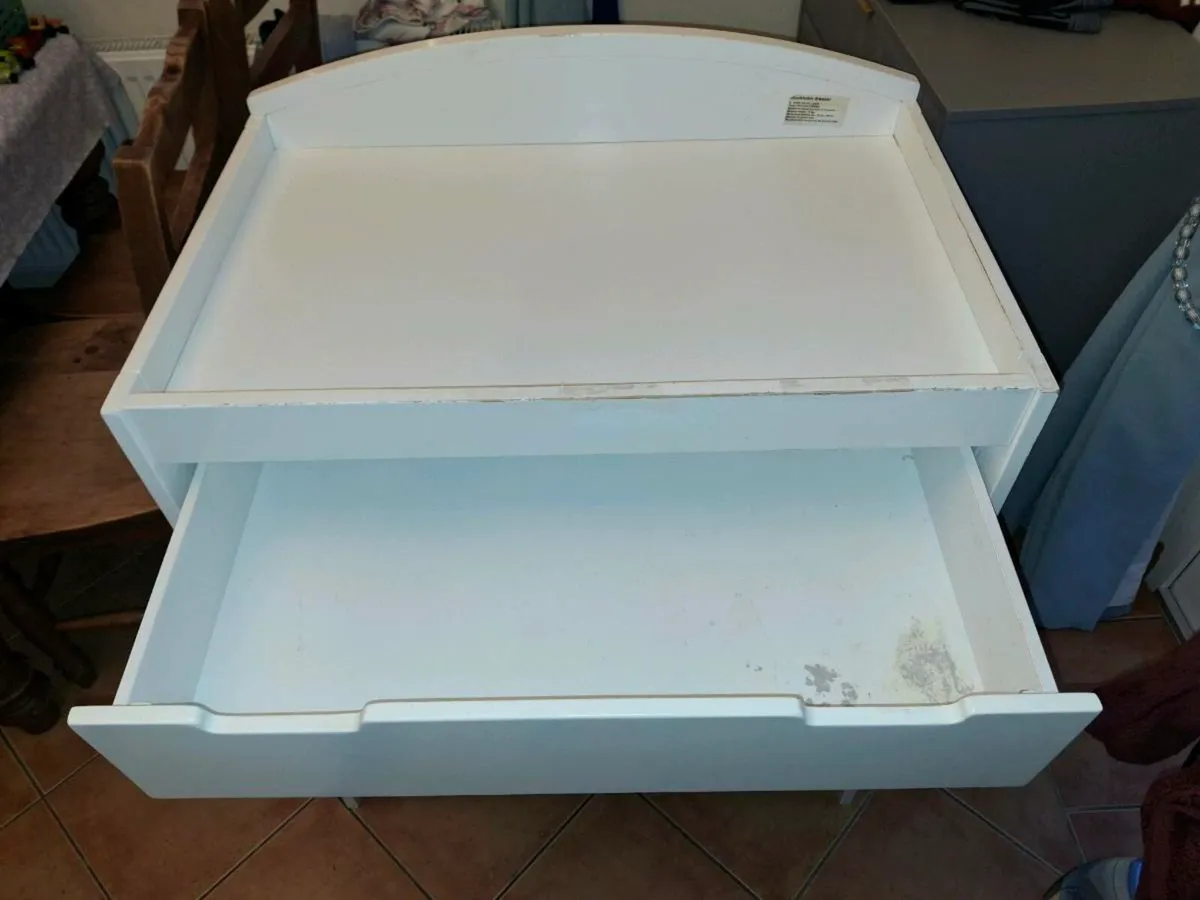 Wooden changing table - Image 4