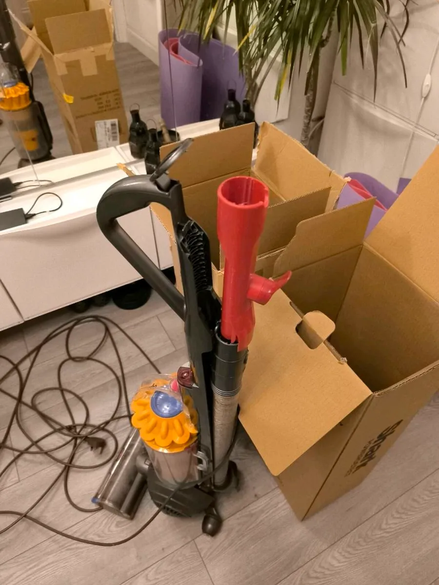 Dyson Vacuum - Image 3