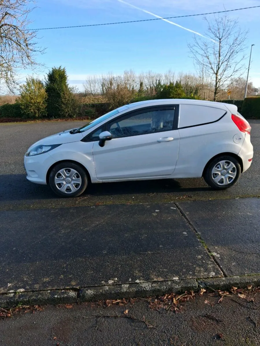 Ford fiesta - Image 2