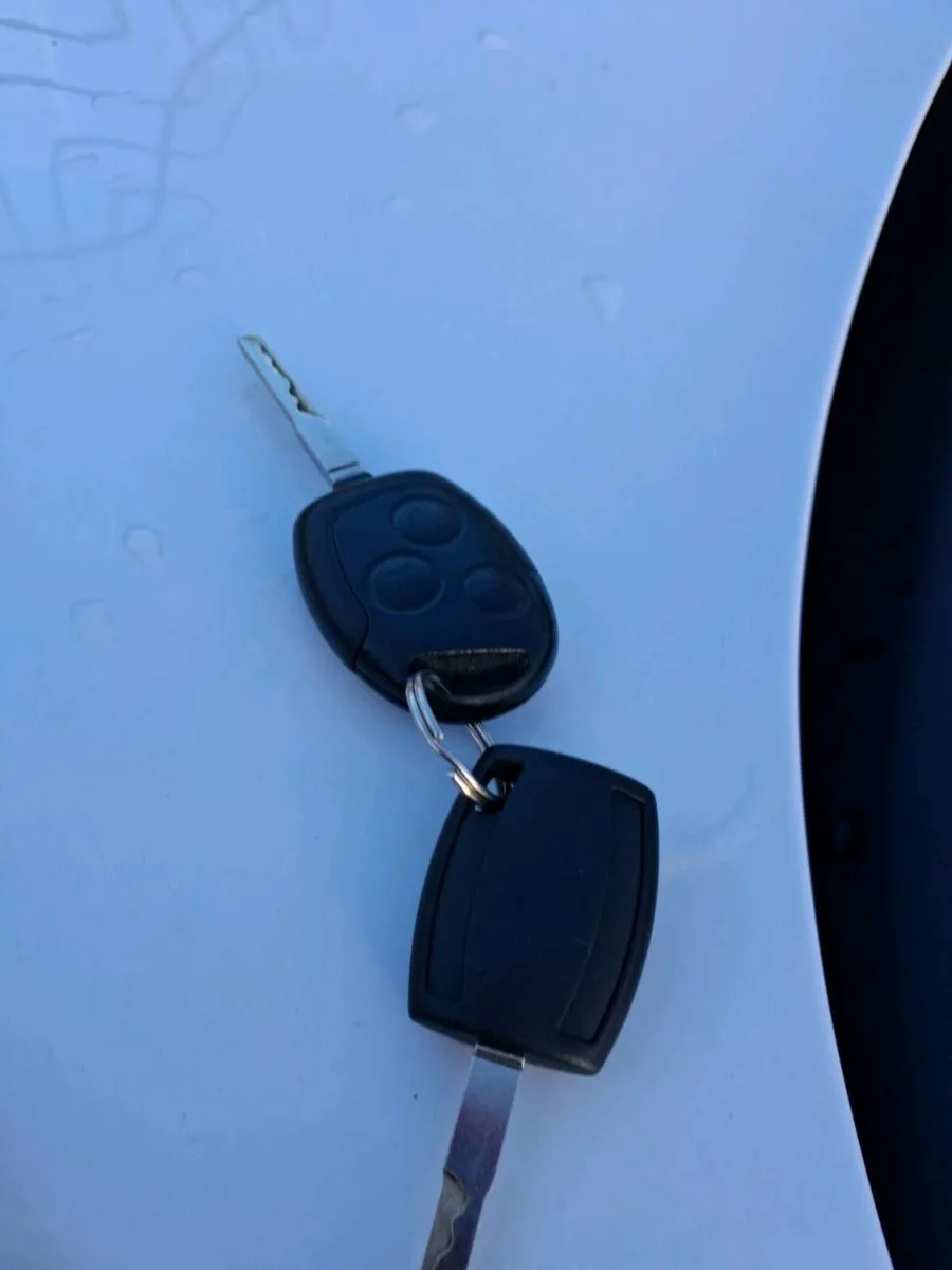 Ford fiesta - Image 3