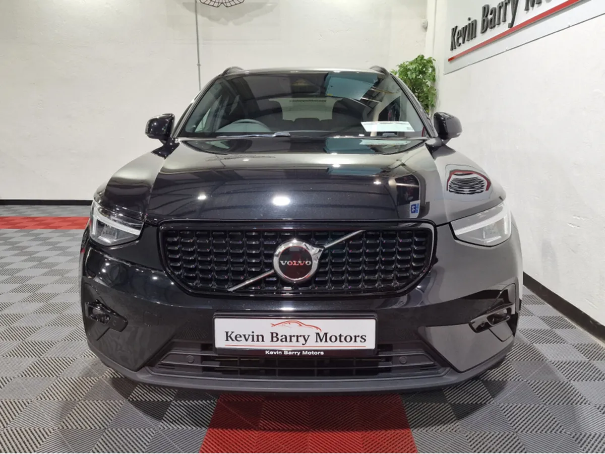 Volvo XC40 **DEPOSIT TAKEN** - Image 3