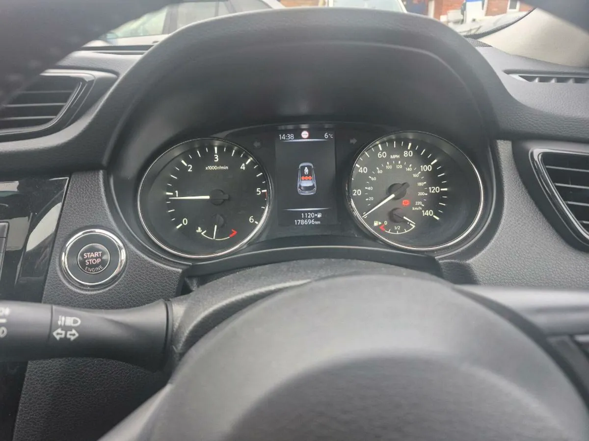 NISSAN XTRAIL 7 SEATER PAN ROOF - Image 4