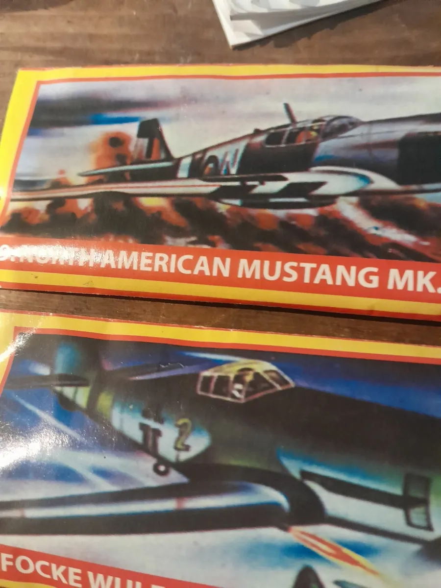 Four jet fighters flying gliders - Image 1