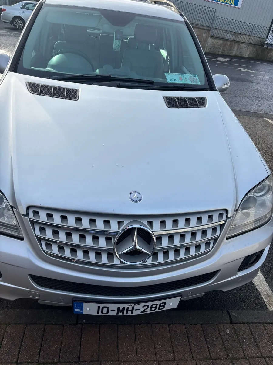 2010 Mercedes ML 320 crew cab - Image 1