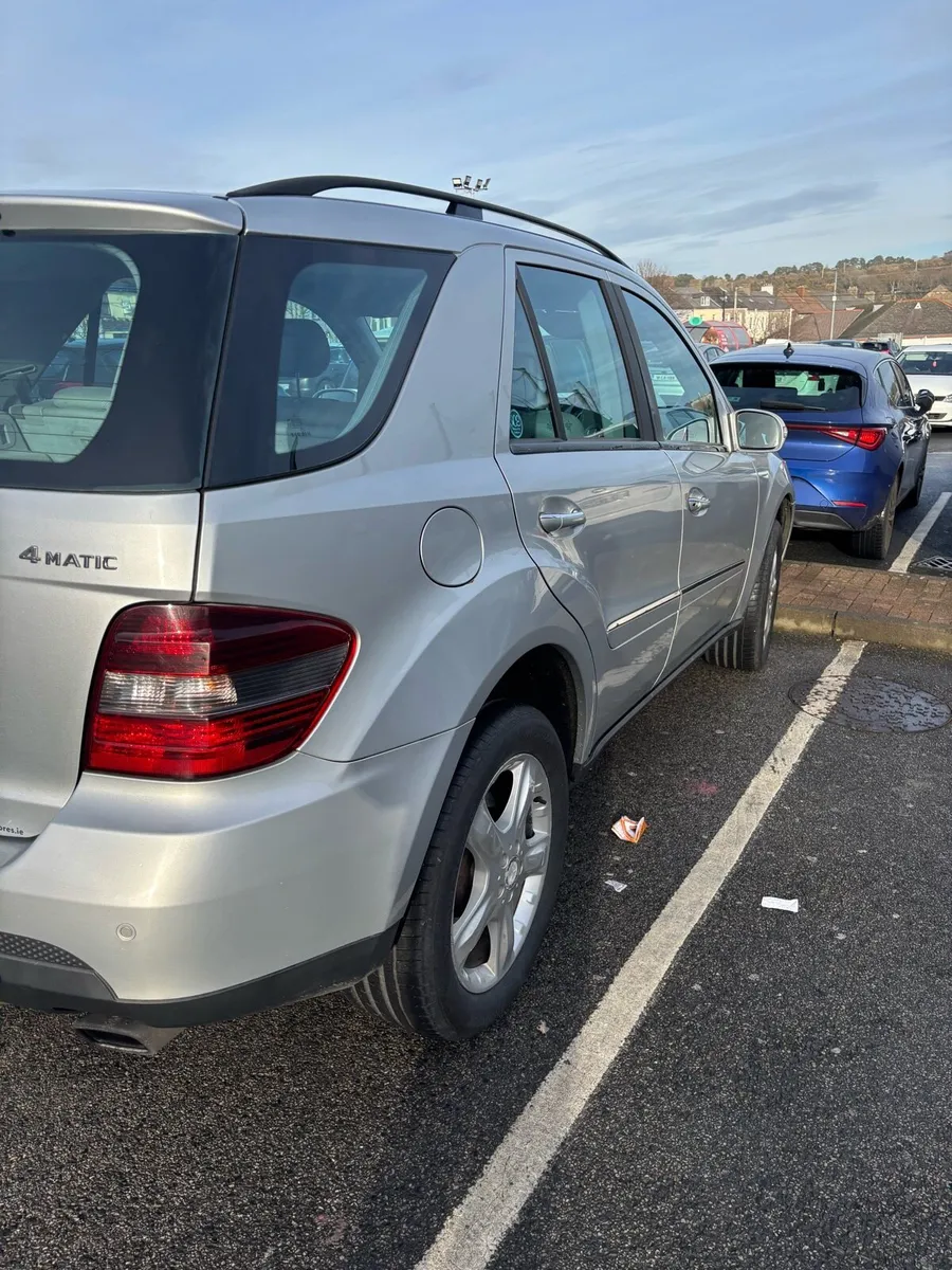 2010 Mercedes ML 320 crew cab - Image 3