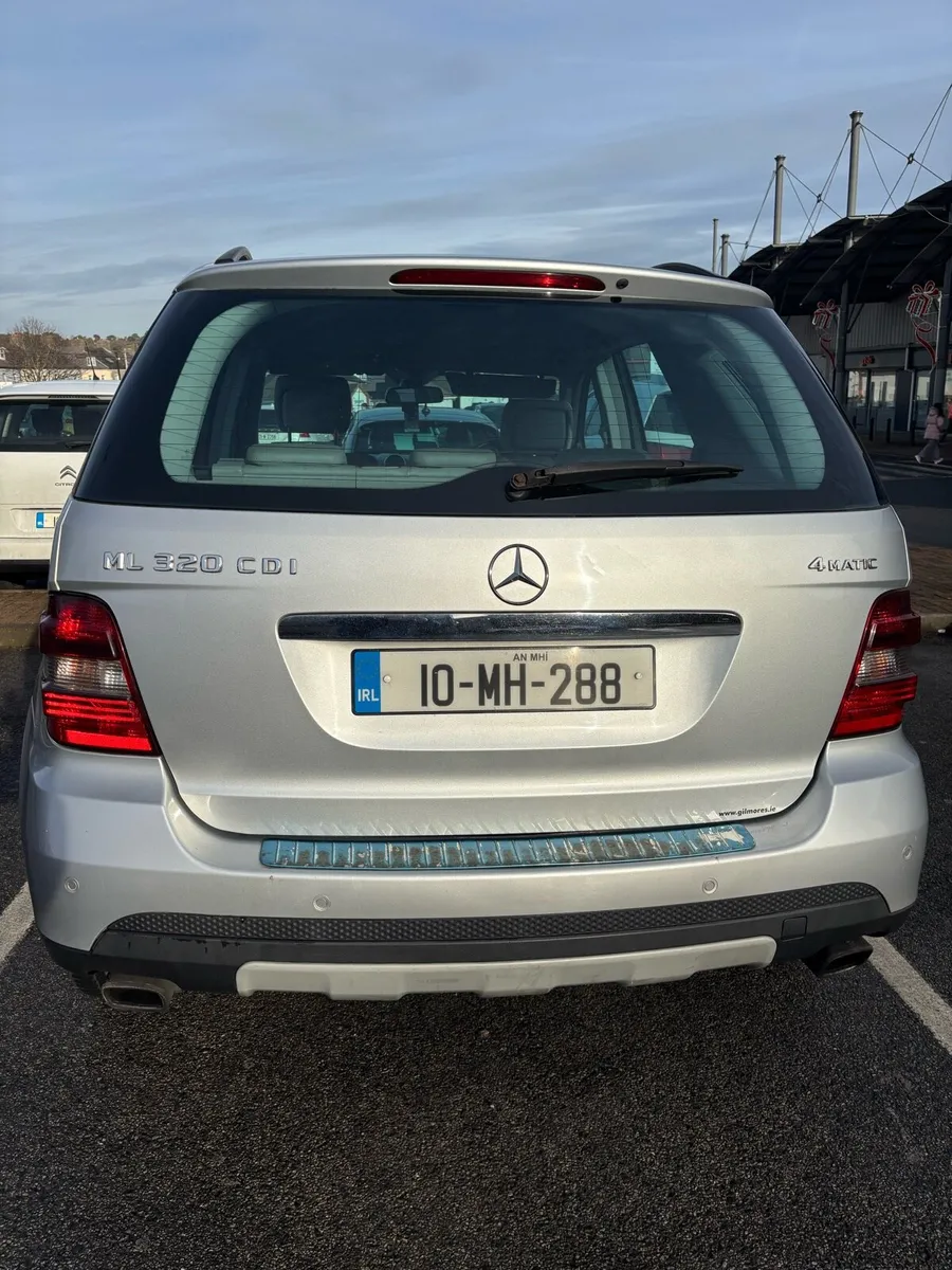 2010 Mercedes ML 320 crew cab - Image 4
