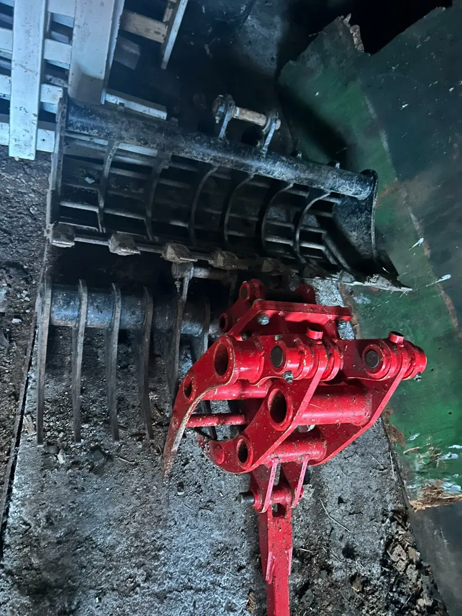 Mini digger hire - Image 2