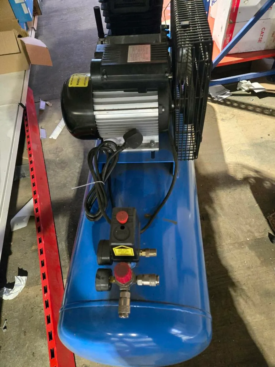 New Draper 200 L air compressor - Image 3