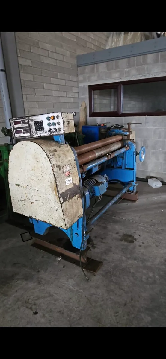 Powered pyramid rollers - Image 2