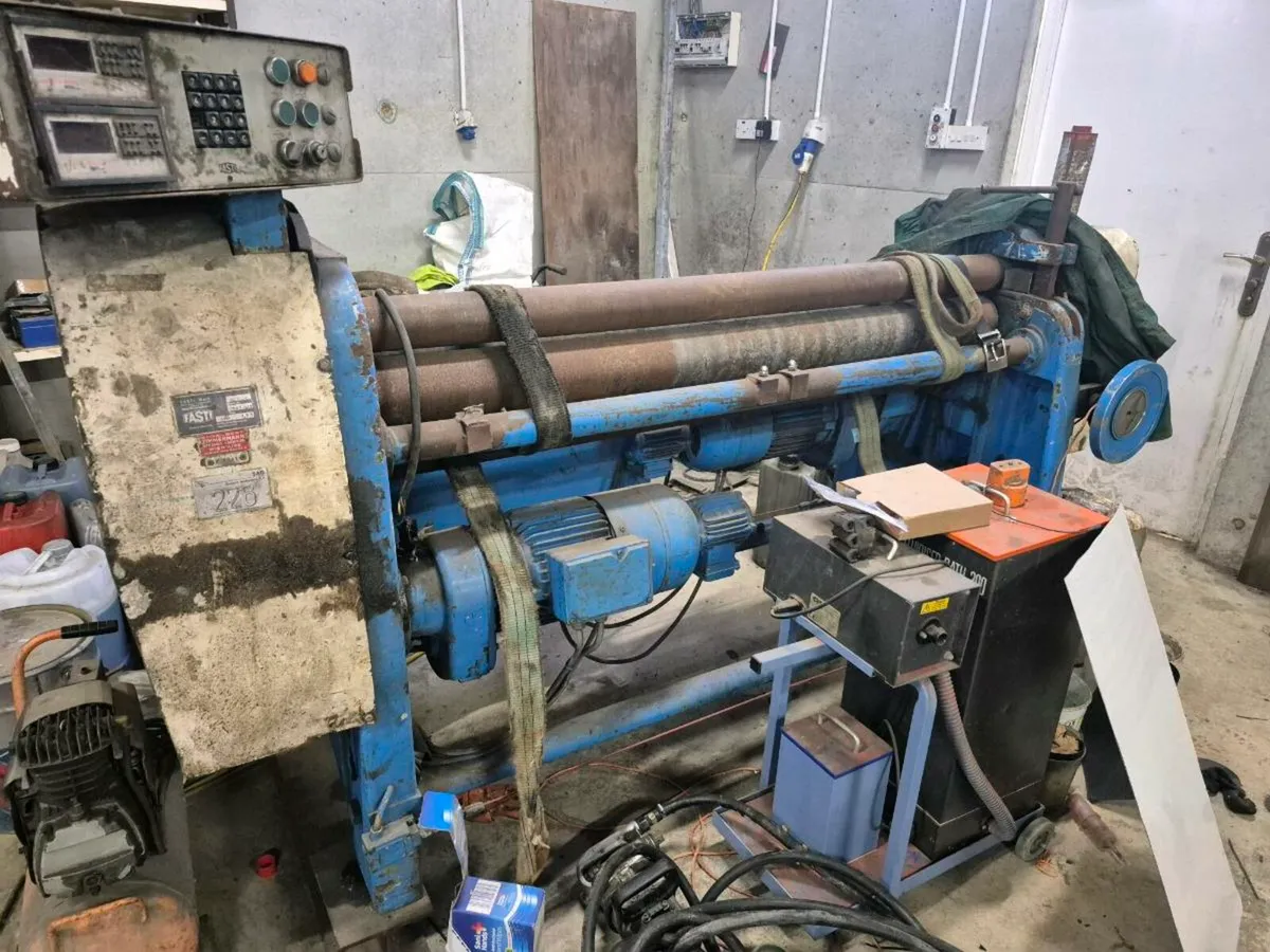 Powered pyramid rollers - Image 3