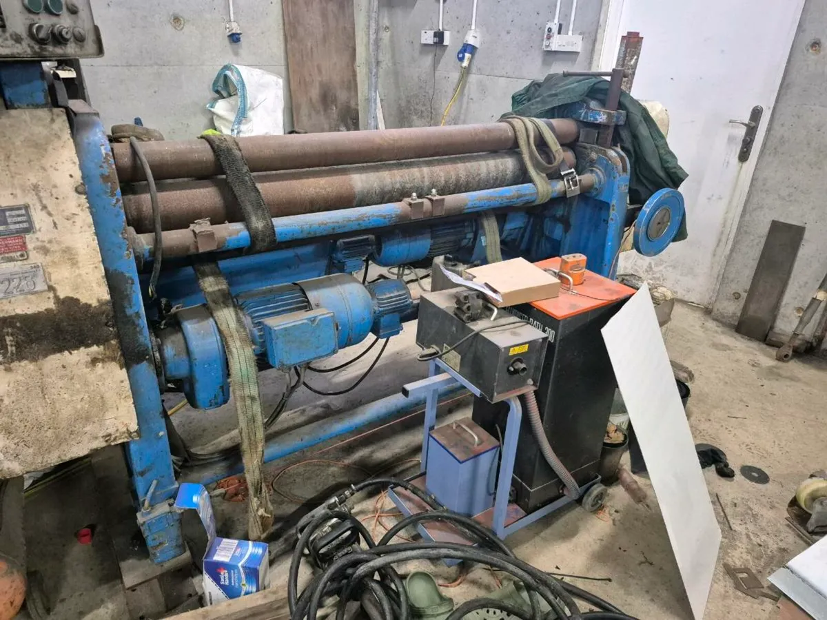 Powered pyramid rollers - Image 4