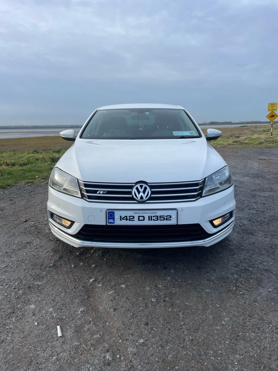 2014 R-line Volkswagen Passat , 1.6 diesel - Image 1