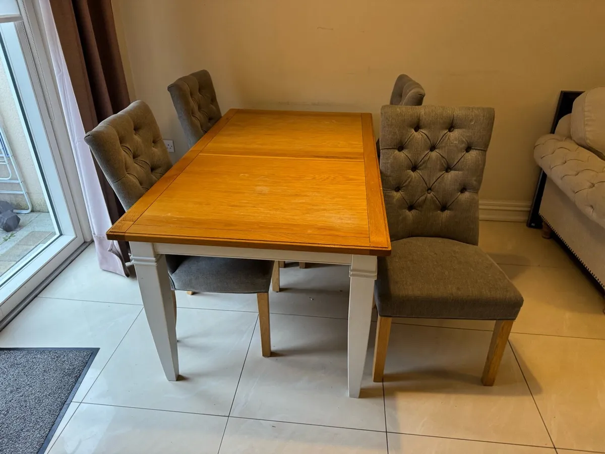 Kitchen table and chairs - Image 1
