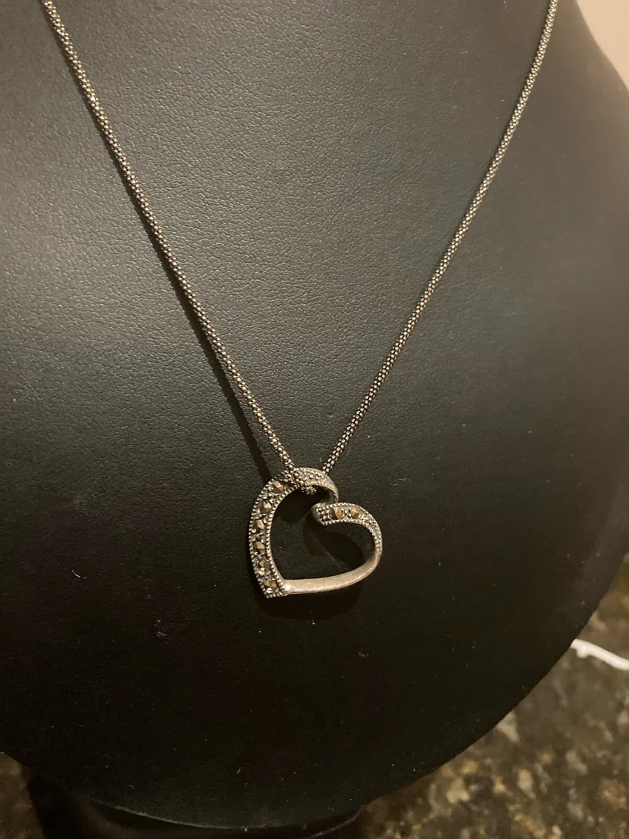 Marcasite silver pendant with chain - Image 1