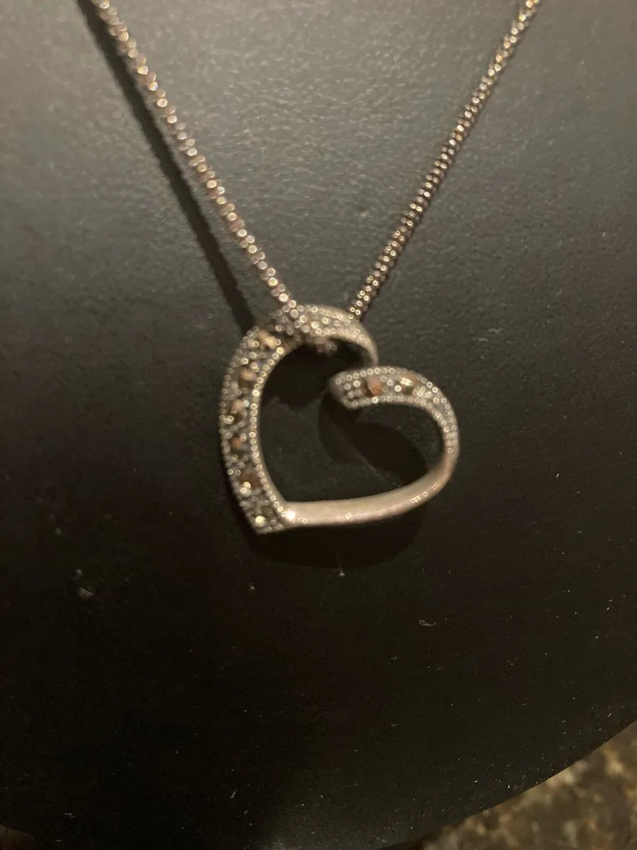 Marcasite silver pendant with chain - Image 2