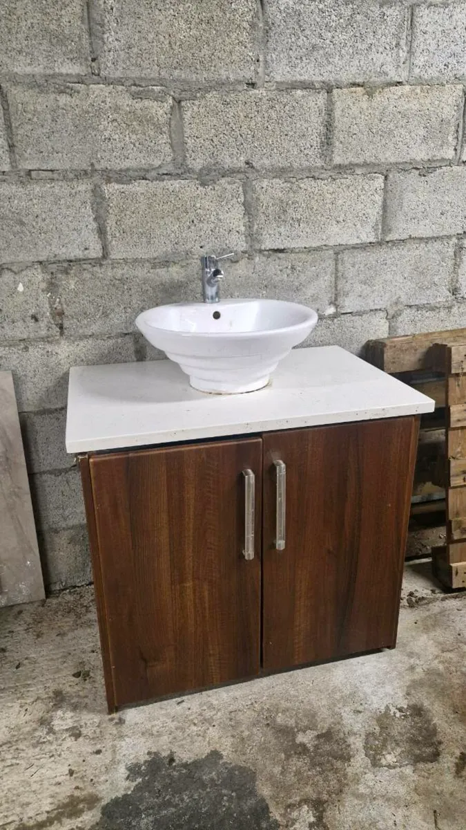 Bathroom vanity - Image 1