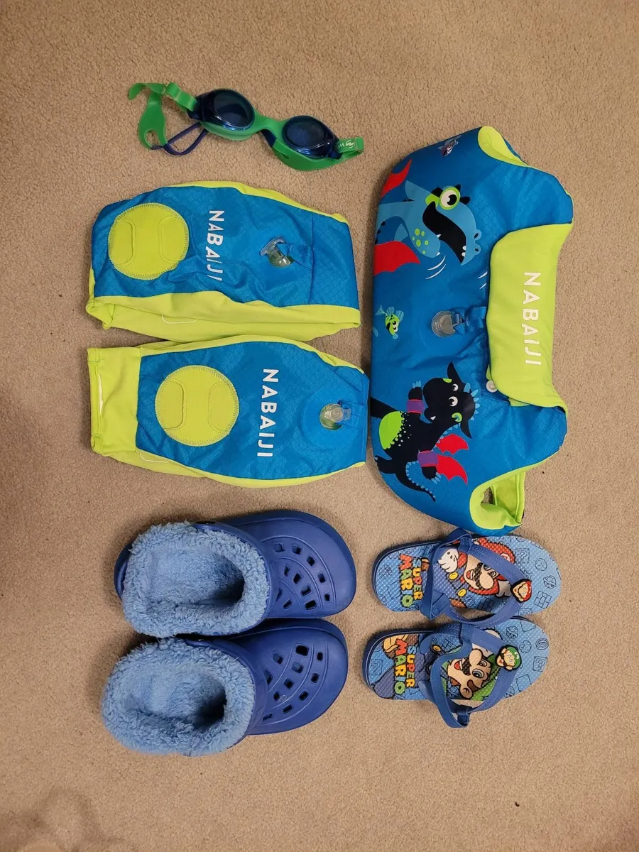 Swimming gear for child - Image 1