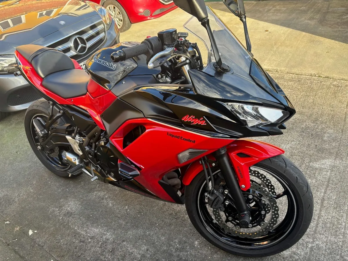 Kawasaki Ninja 650 40th Anniversary Edition - Image 3