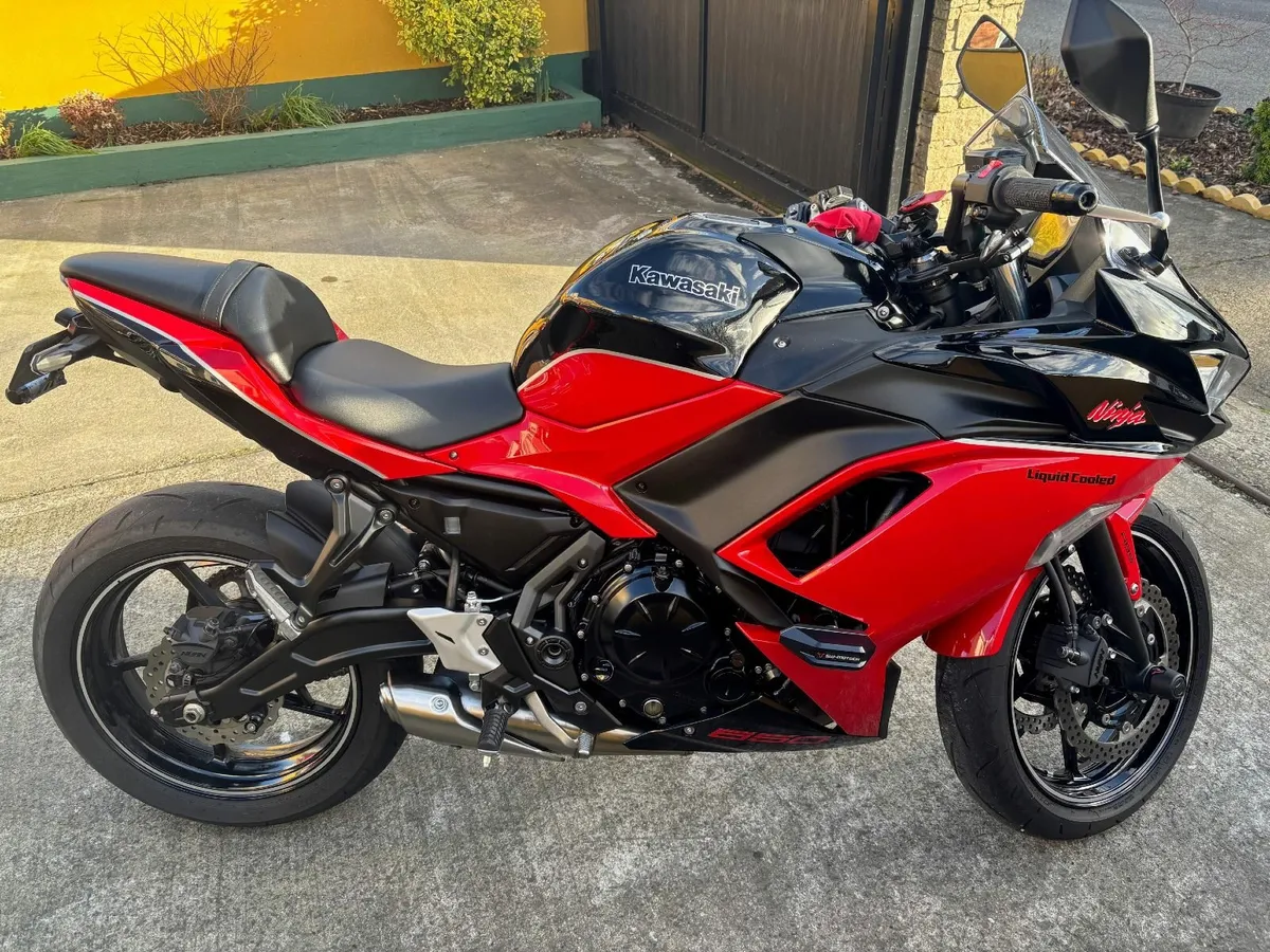 Kawasaki Ninja 650 40th Anniversary Edition - Image 4