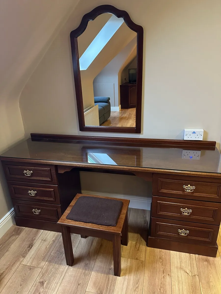 Bedroom furniture - Image 1