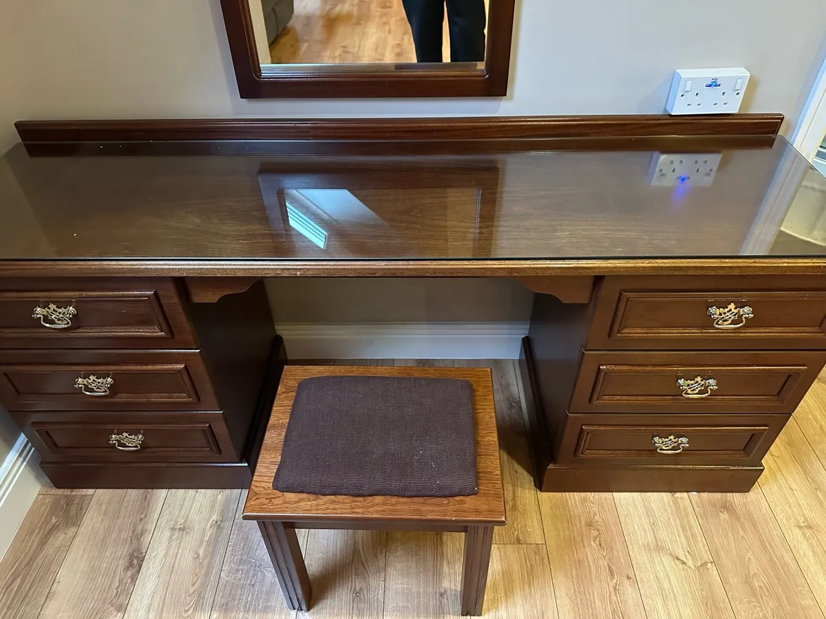 Bedroom furniture - Image 2