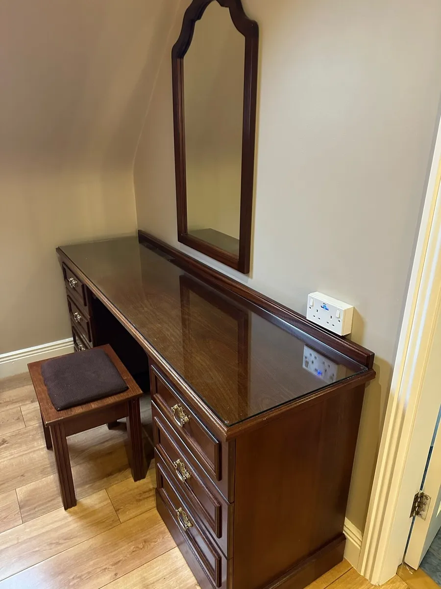 Bedroom furniture - Image 3