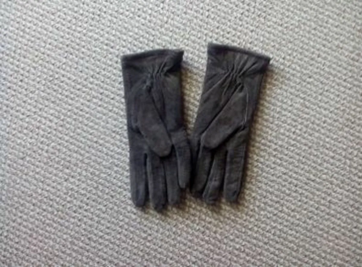 Women's Suede Leather Gloves.