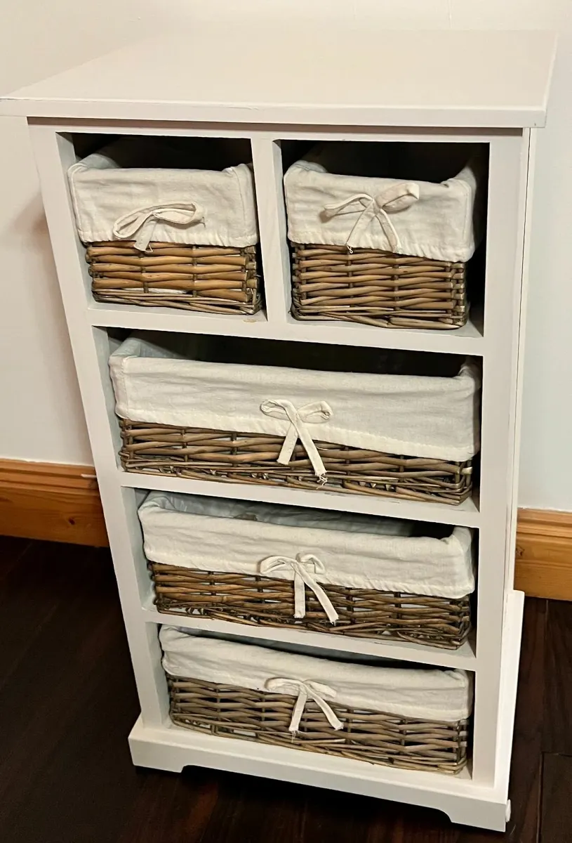 Chest of wood and Wicker (lined) draws - Image 1