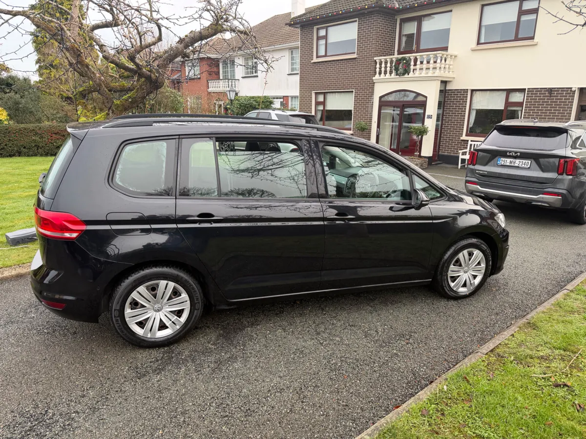 7 seat Volkswagen Touran diesel 2016 - Image 2