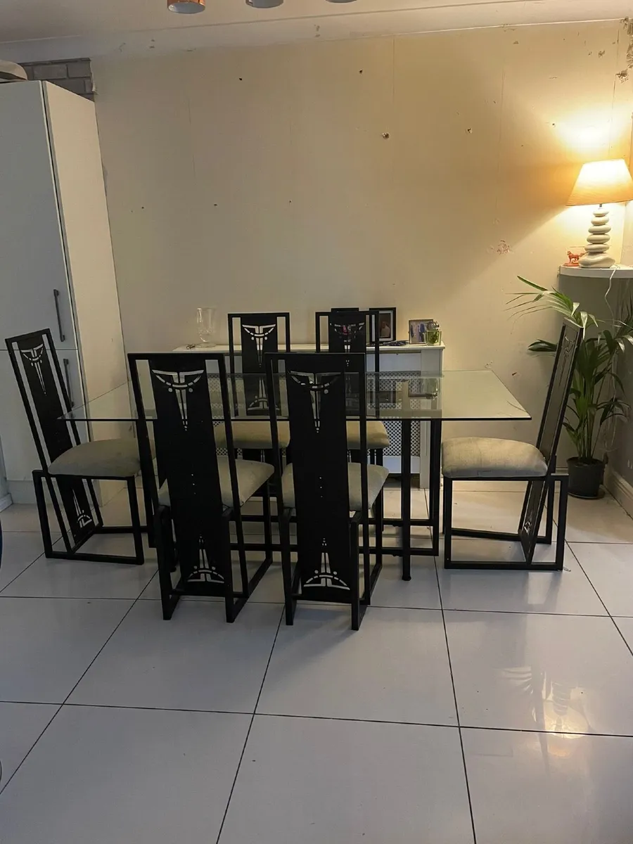 Dining table & 6 chairs - Image 1