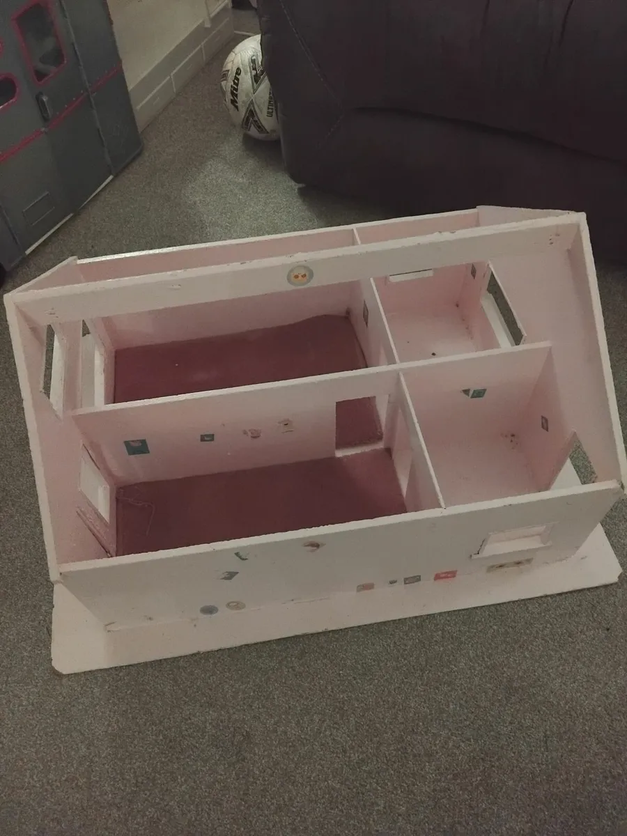 Dolls house - Image 1