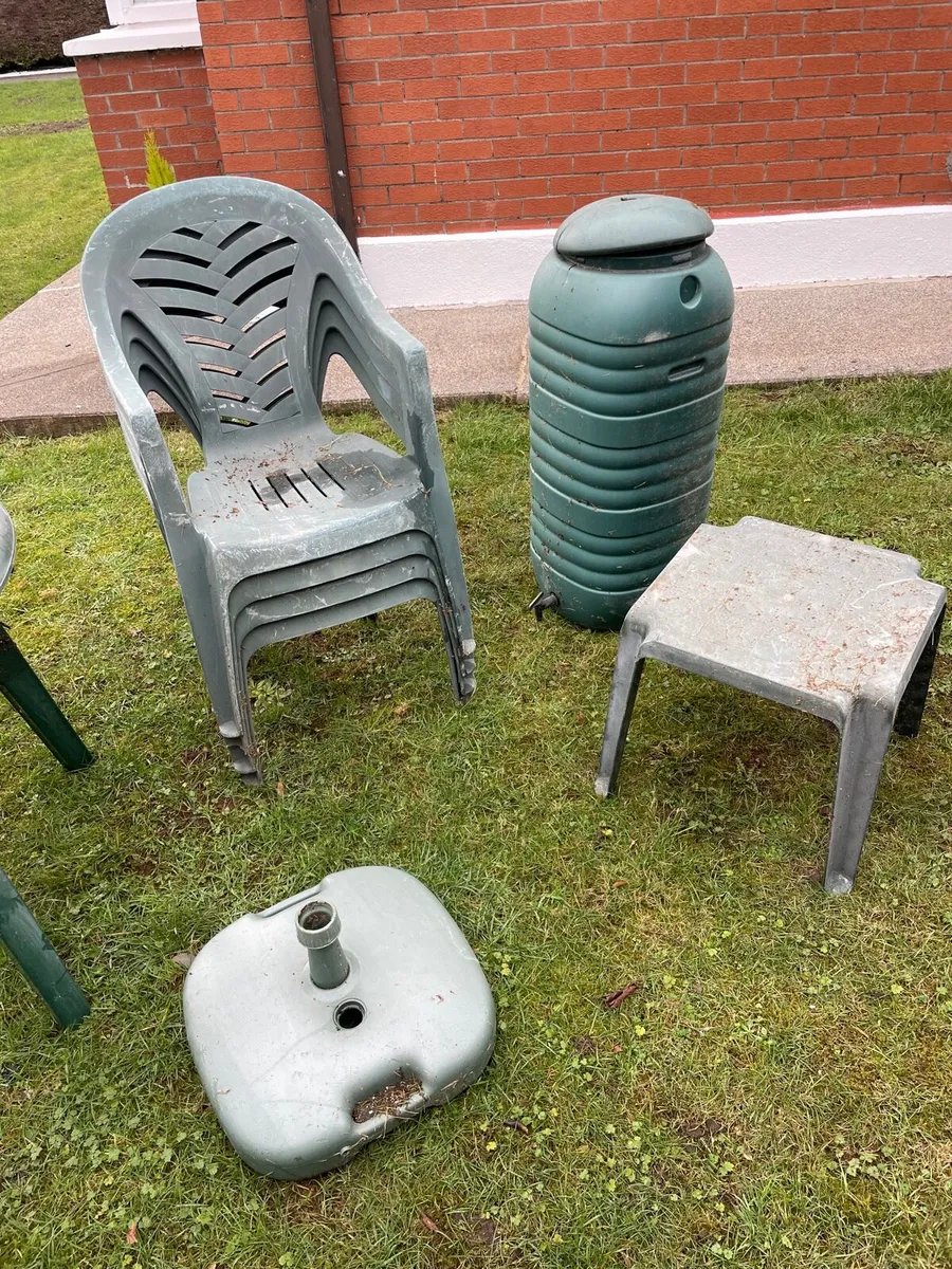 Garden furniture table chairs and more - Image 4