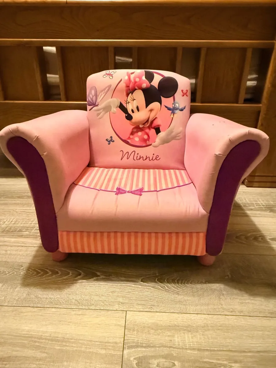Minnie Mouse Chair - Image 1