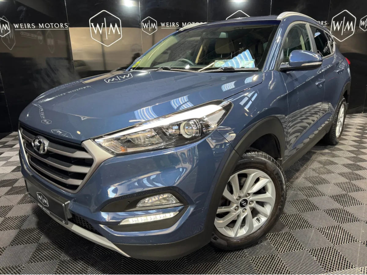 Hyundai Tucson PETROL EXECUTIVE 5DR ONE OWNER - Image 1