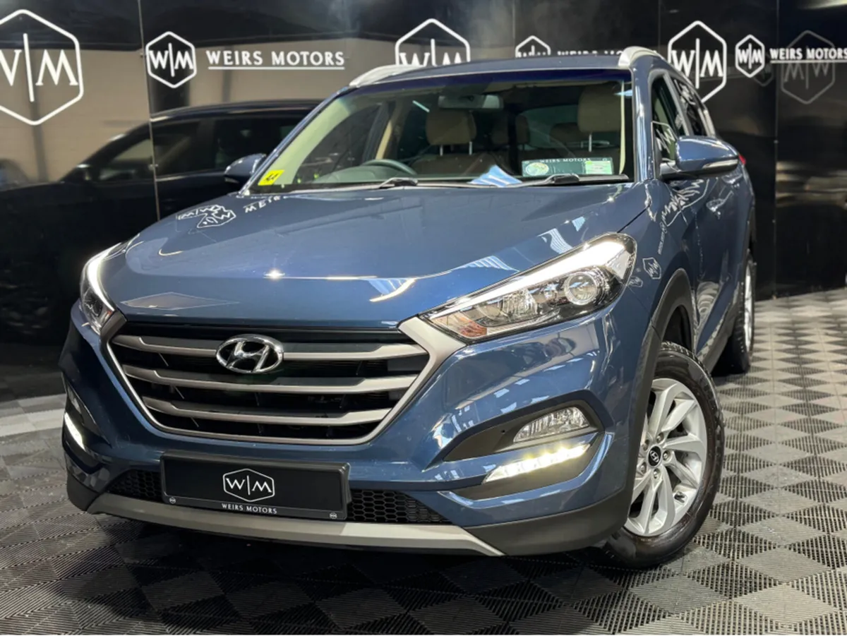 Hyundai Tucson PETROL EXECUTIVE 5DR ONE OWNER - Image 2