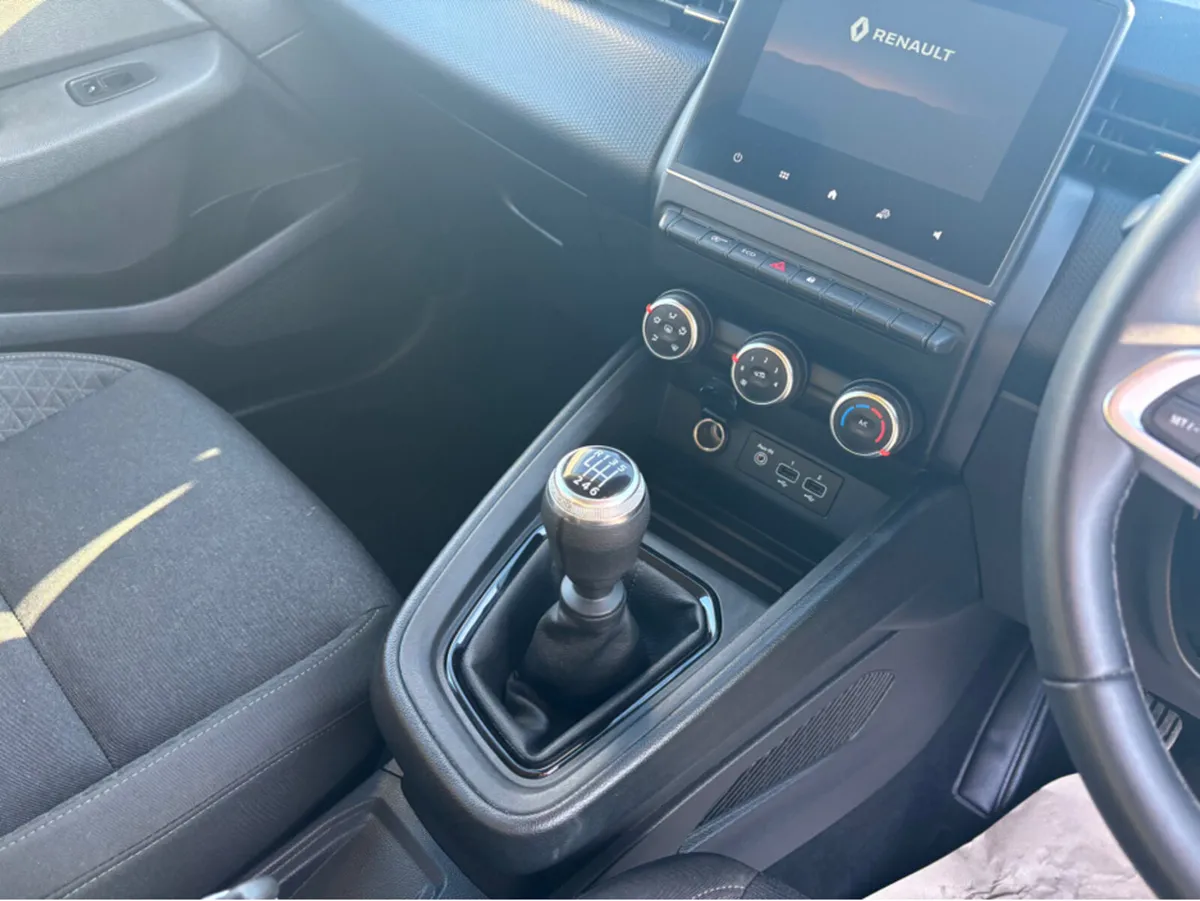 Renault Clio EQUILIBRE TCE 90 MY22.5 5 5DR Finance - Image 2