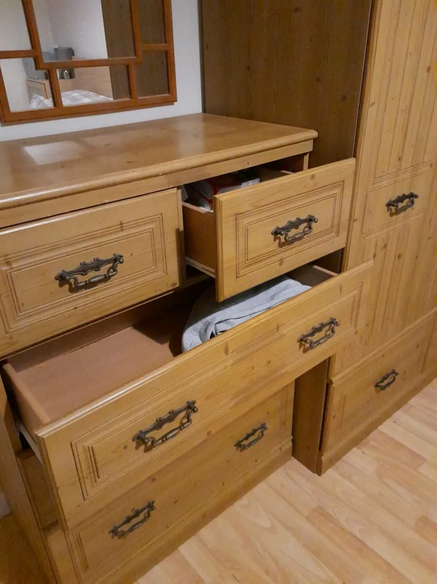 Wardrobe and drawers - Image 3
