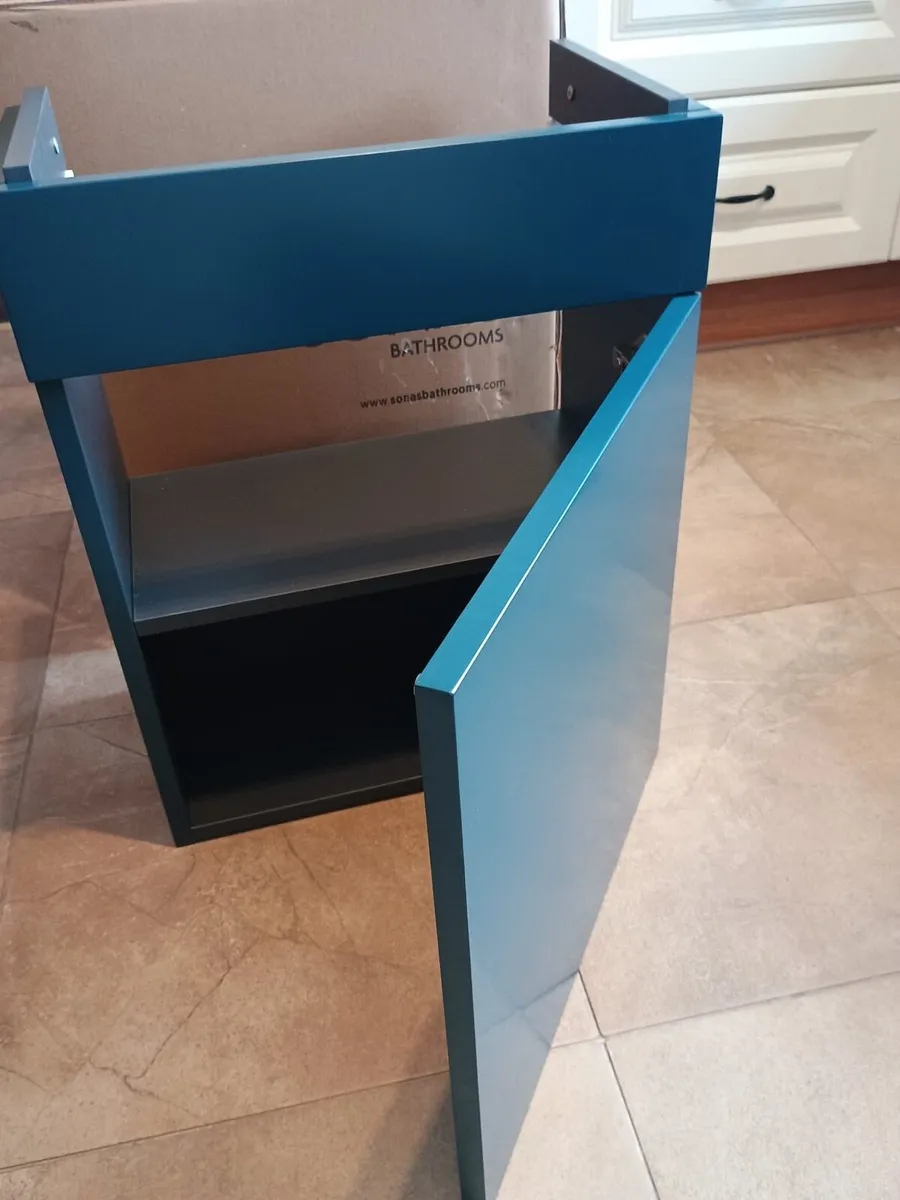 Sonas wall hung cloakroom unit - Image 3